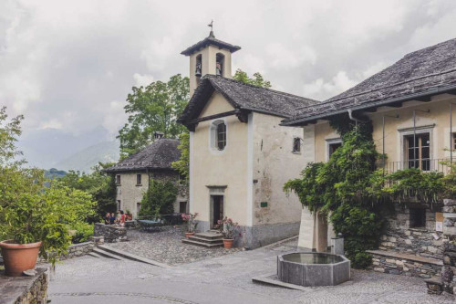 Yoga-Schweige-Retreat im Tessin mit Pranayama und Meditation