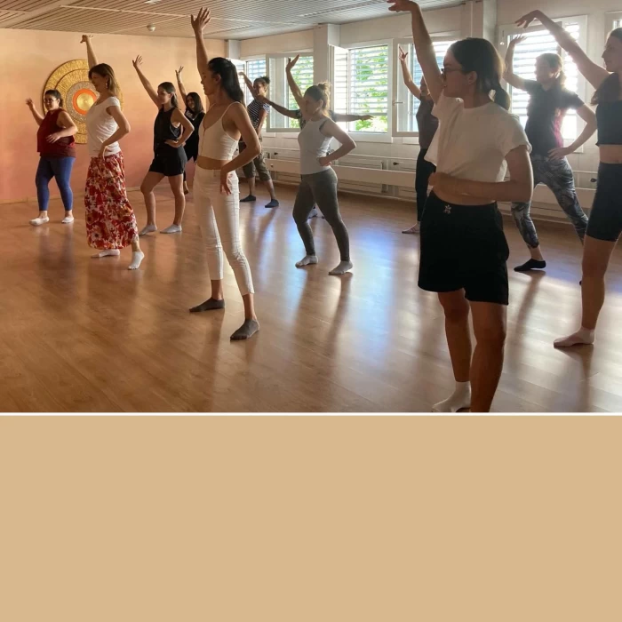 Tanzstunde YOGA FOR ALL